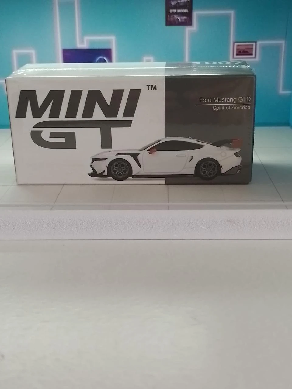 Mini GT 1/64 MGT1097 Ford Mustang GTD - Spirit of America - NOVO/LACRADO